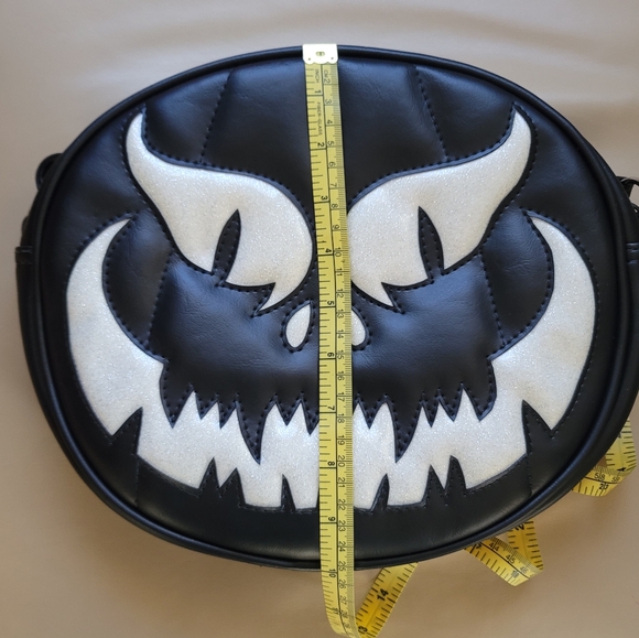 Love Pain & Stitches Glitter Pumpkin Face Bag - Picture 8 of 8